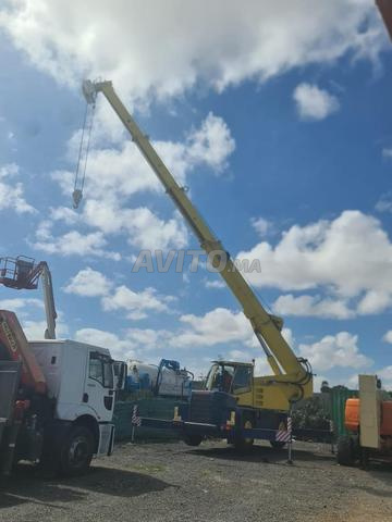 Grue mobile Demag AC 25T. Location mensuelle - 2