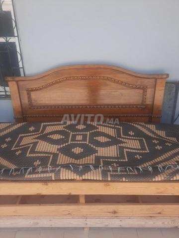 Lit, sommier, commode et miroir - 2