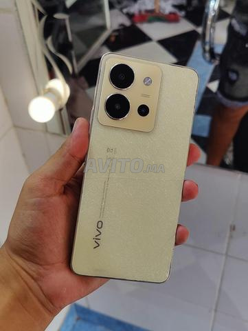 Je mets en vente un téléphone Vivo Y36 en bon état.