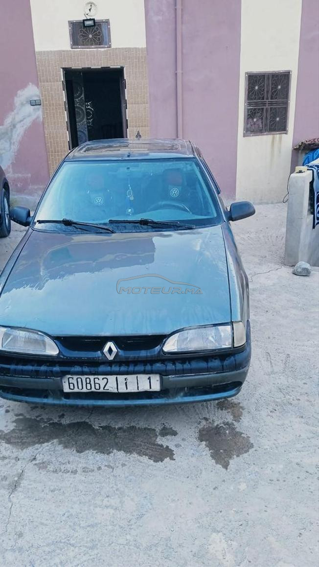 سيارة رونو r19