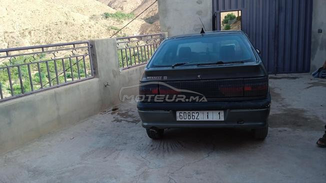 سيارة رونو r19
