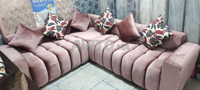 Salon standard 2 mètres sur 2.30 mètres, prix complet 2500 dirhams