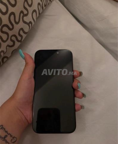 Iphone 16 pro en parfait état - 2