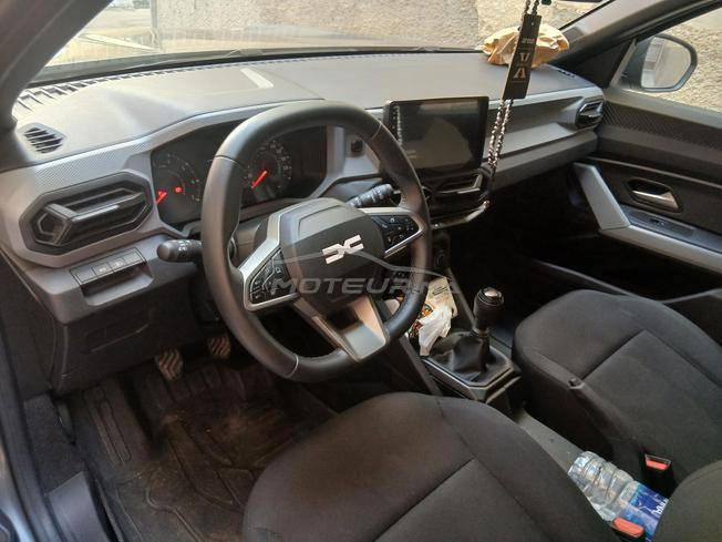 dacia duster ba9a n9iya