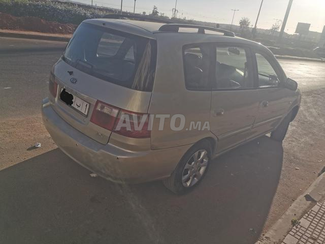 Bonjour, voiture Kia Carens - 2