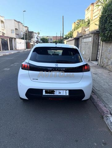 بيجو 208 يدوية 2023