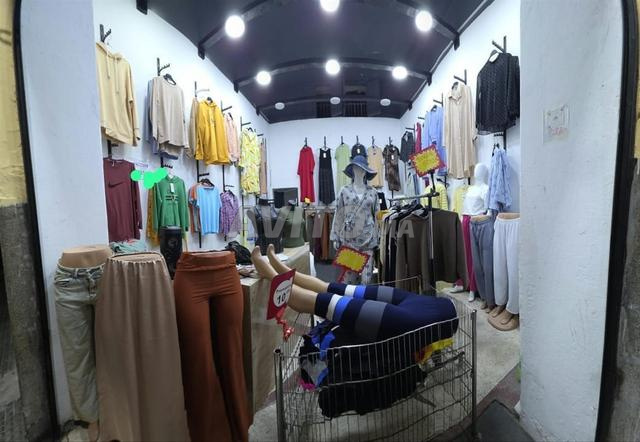 Liquidation totale d'une boutique de vêtements femme