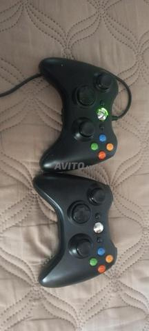 Xbox 360 avec deux manettes - 2