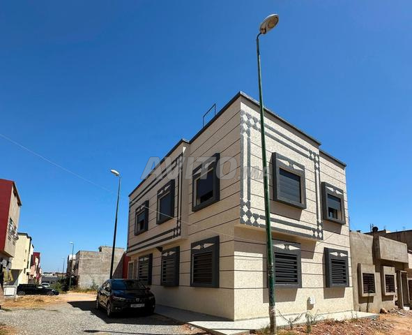Maison indépendante avec deux façades ensoleillées à vendre