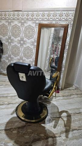 Une chaise de coiffeur — chaise de coiffure - 2