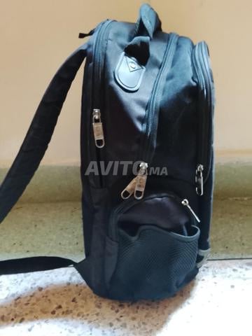 Sac chic et moderne à vendre, négociable