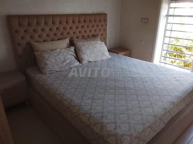 Lit double complet avec matelas et tête de lit