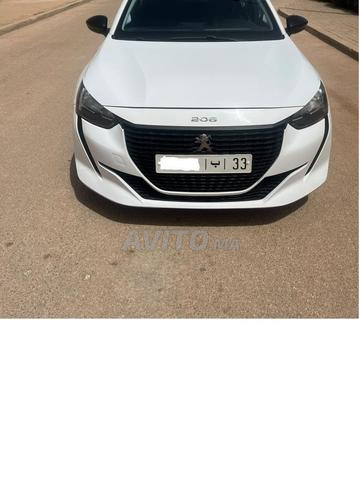 بيجو 208 بنزين يدوي 2023 في أغادير