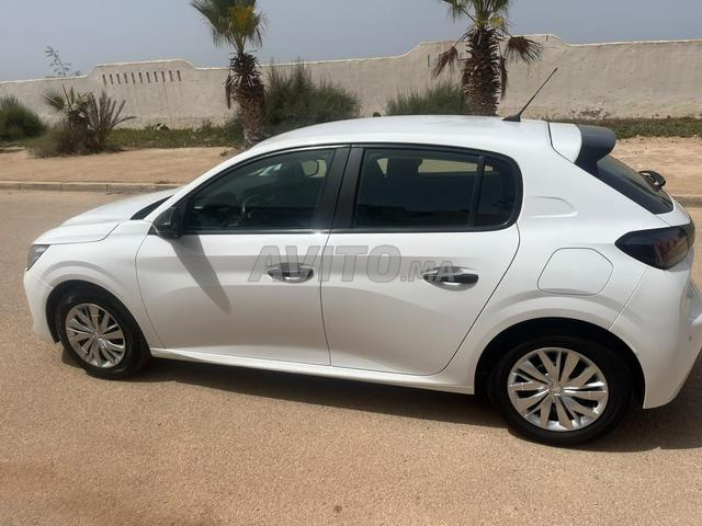 بيجو 208 بنزين يدوي 2023 في أغادير