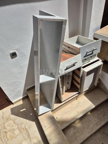 2 bureaux en bois massif et 1 commode à vendre - 2