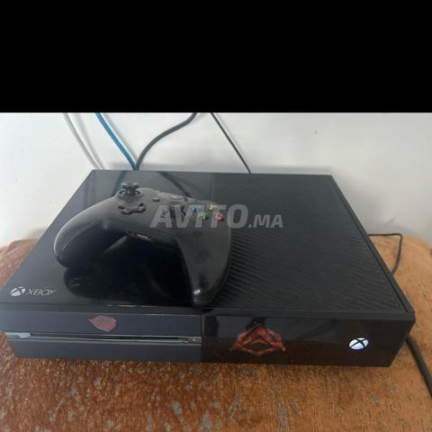 Xbox One 500 Go avec une manette