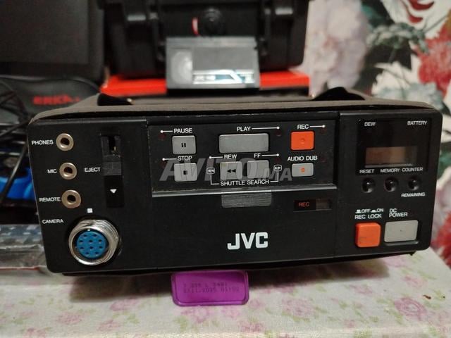 Le premier magnétoscope portatif au format VHS-C du monde entier