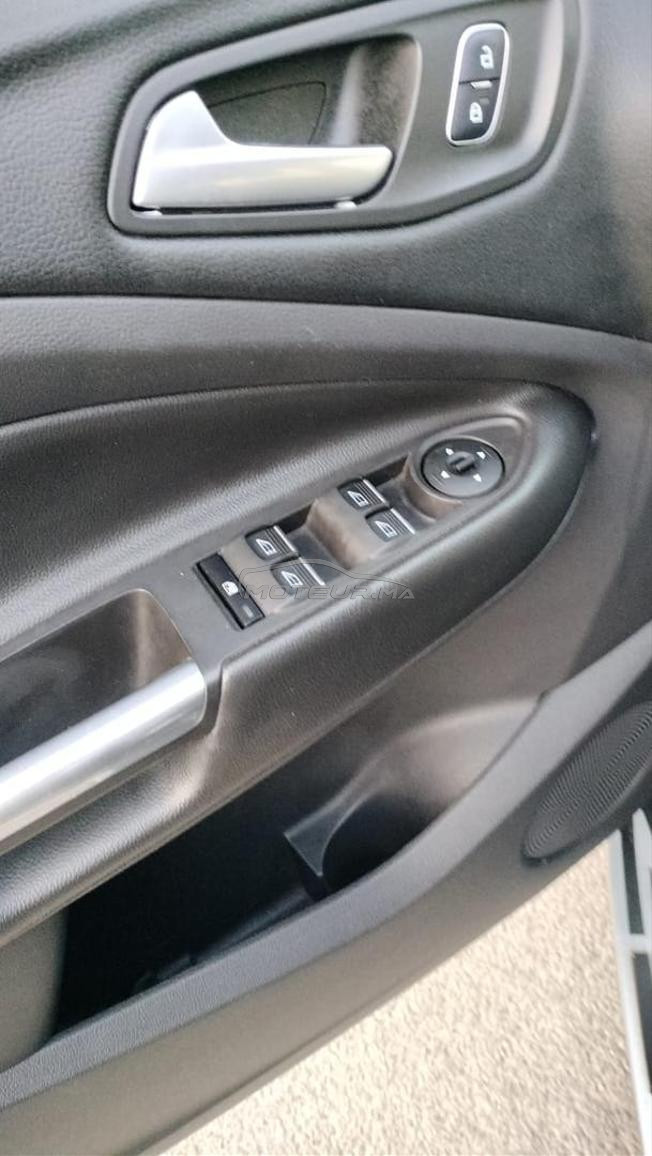 voiture ford kuga très bon état 