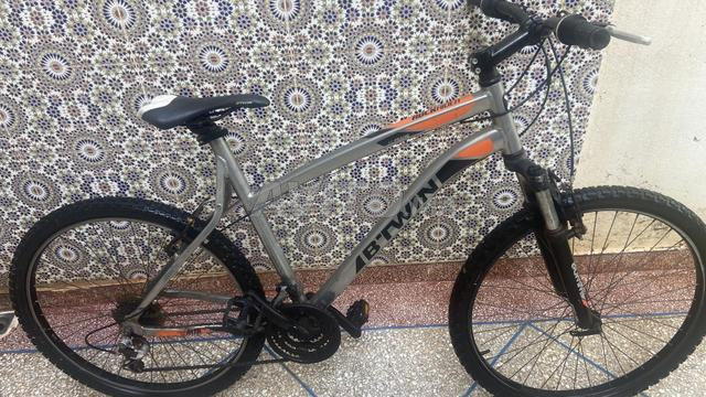 بين 750 - 2