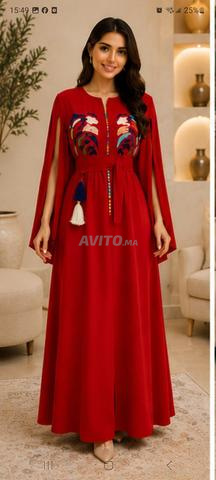 Kaftan à motifs brodés et ceinture, crêpe tombante, tout neuf, pour les intéressés - 2