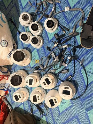 12 caméras, 6 de HIKVISION et 6 de alhua