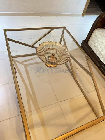 Table basse en verre avec cadre doré élégant - 2