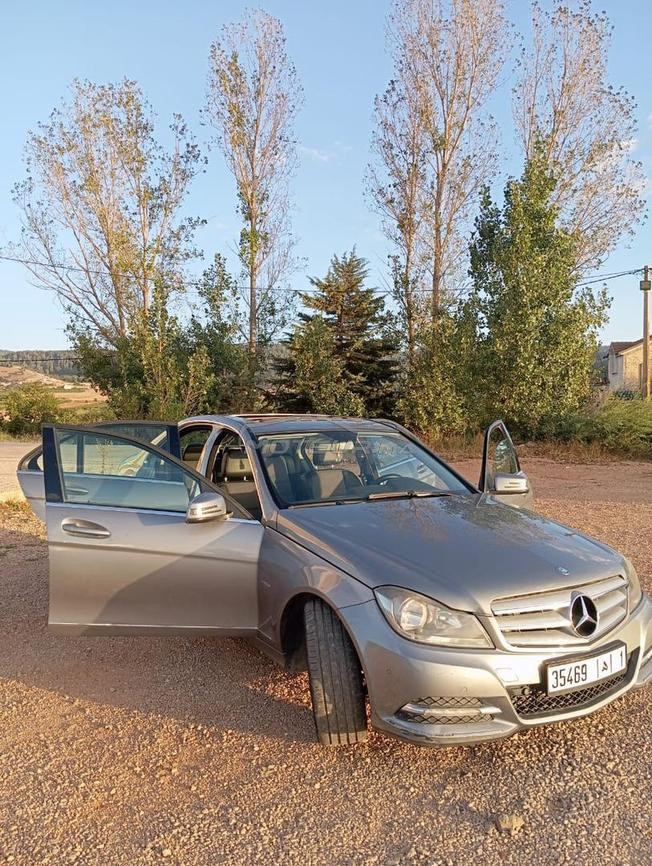 Mercedes-Benz 220 Diesel Automatique 2011 à Ifrane