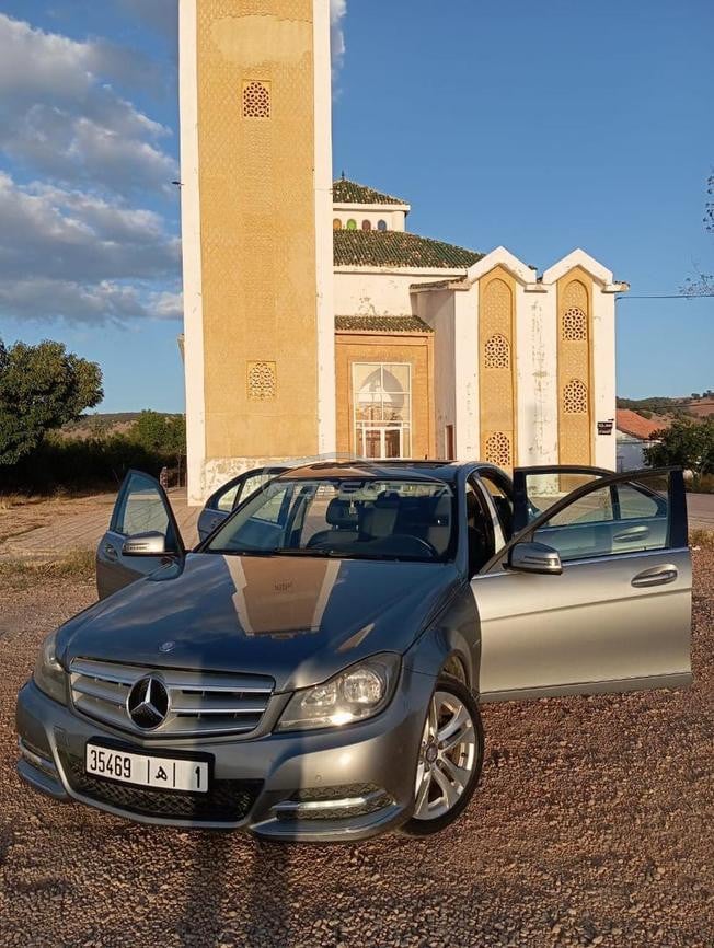 Mercedes-Benz 220 Diesel Automatique 2011 à Ifrane