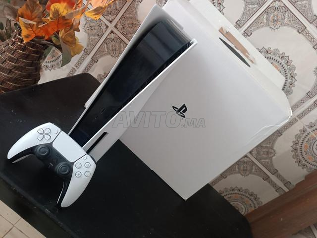 PS5 STANDARD avec une manette originale
