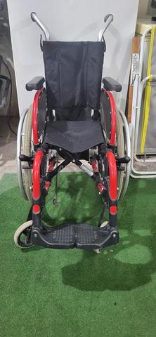 de 4 à 12 ans — fauteuil roulant pour enfants en bon état à vendre. - 2
