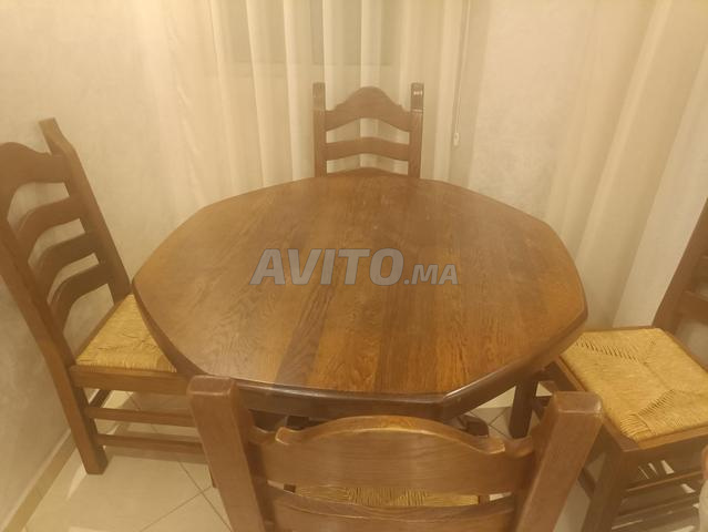 vente une table très solide de 4 chaises - 2