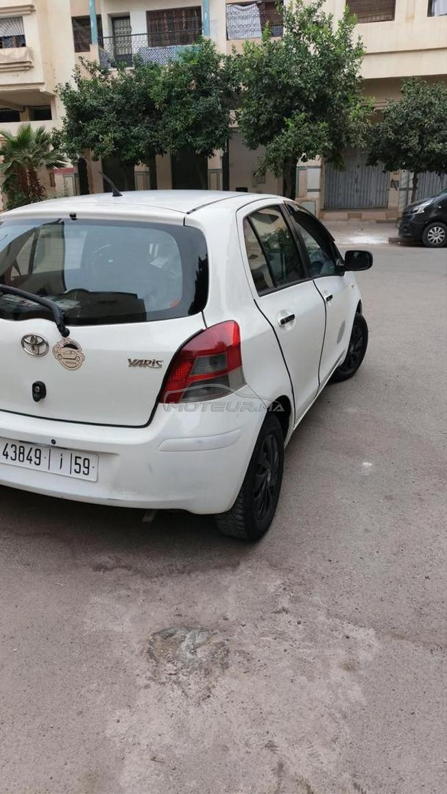 Toyota yaris 2011 essence