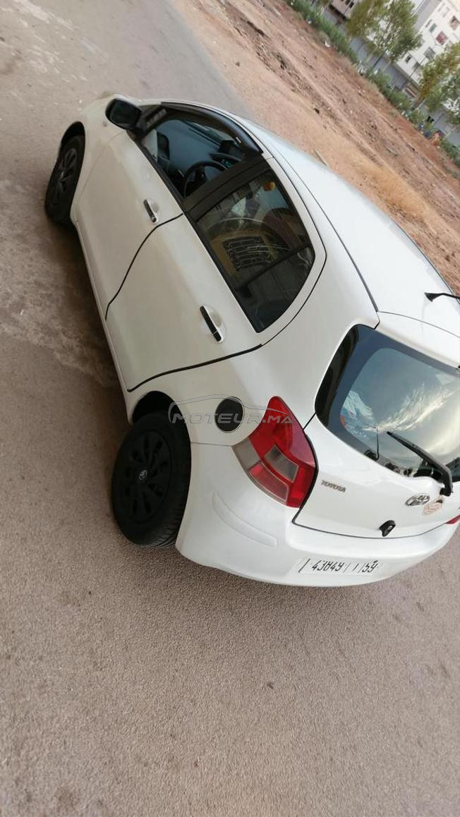 Toyota yaris 2011 essence