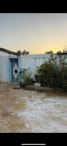 Terrain de 600 m² comprenant une maison et une étable sur la route - 2