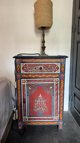 طاولة بجانب السرير - 2