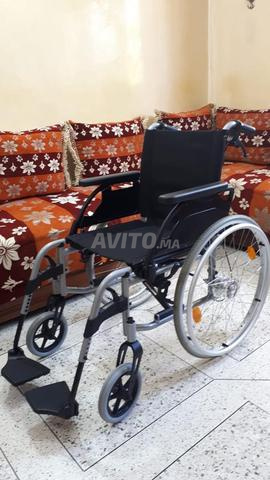 Fauteuil roulant manuel pliable très propre  - 2