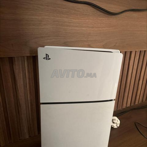 ps5 slim حالة جيدة مع 2 وحدة تحكم - 2
