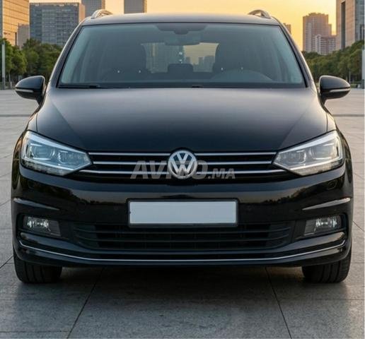 Volkswagen Touran en excellent état, modèle 2016 - 2