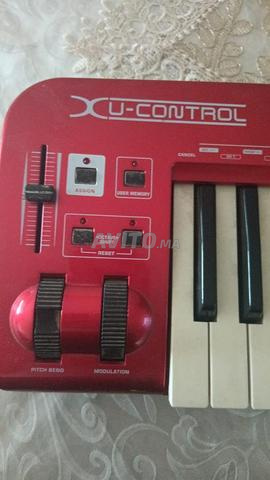 لوحة مفاتيح MIDI Behringer U-Control UMX490 – مستعملة - 2