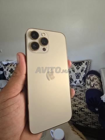 iPhone 13 Pro Max باللون الذهبي
