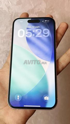 iPhone 15 en état normal - 2