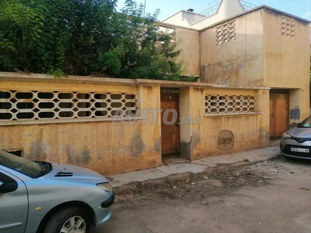 Une vieille villa près des bassins