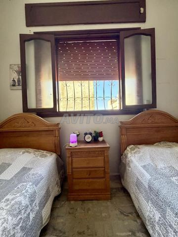 Mobilier de la chambre avec bureau, lit et armoire - 2