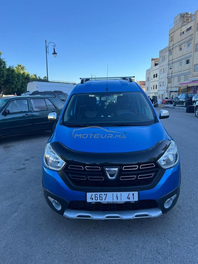 je m'ait ma voiture très bon état 