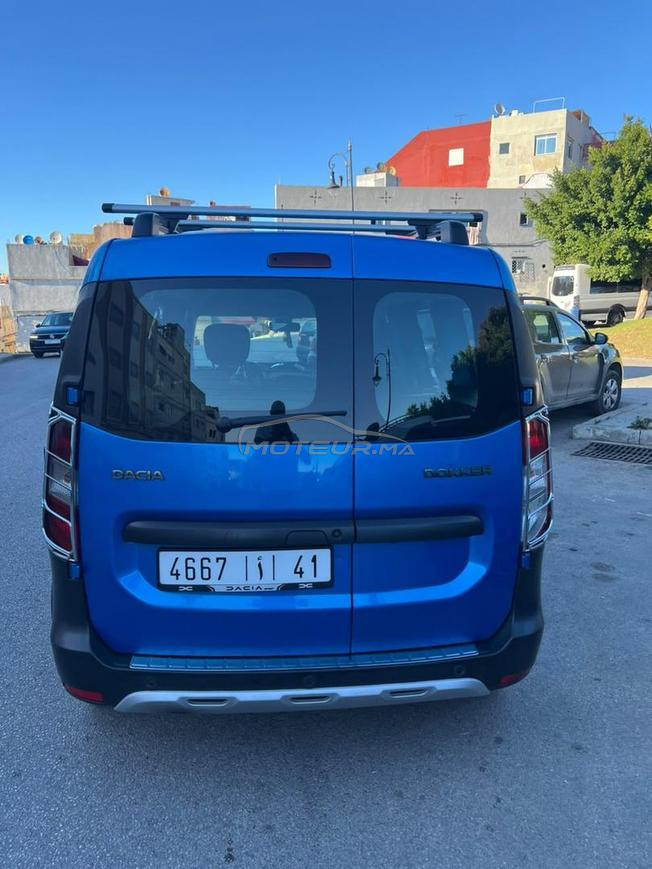 je m'ait ma voiture très bon état 