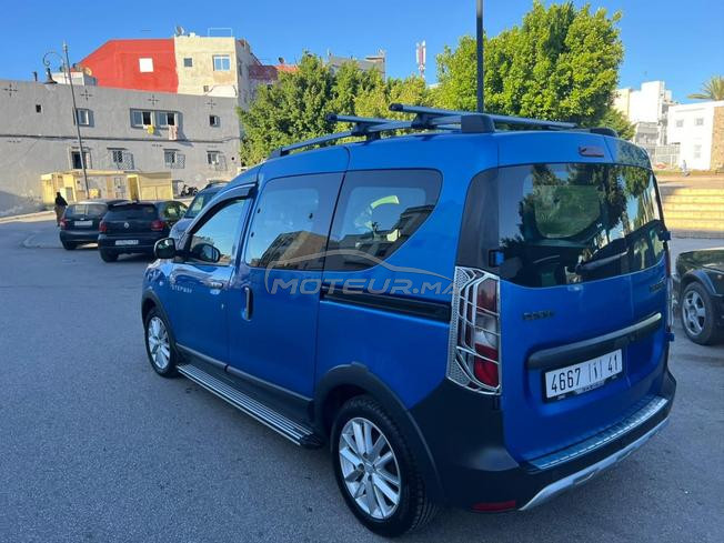 je m'ait ma voiture très bon état 