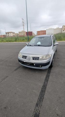 رينو ميغان ديزل يدوية 2004 في مراكش - 2