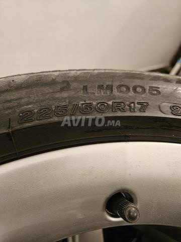 4 jantes audi et pneus neufs 225/50/17 - 2