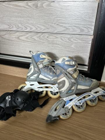 Des rollers de bonne marque avec un protège-genou