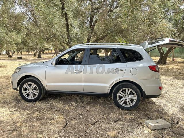 Voiture Hyundai Santa Fe 2010. - 2